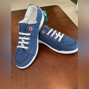 Vionic Beach Pismo Casual Sneakers, Navy.
